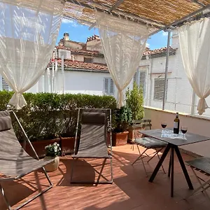 grazioso-appartamento-in-centro-con-terrazza.it-tuscanyhotel.com/